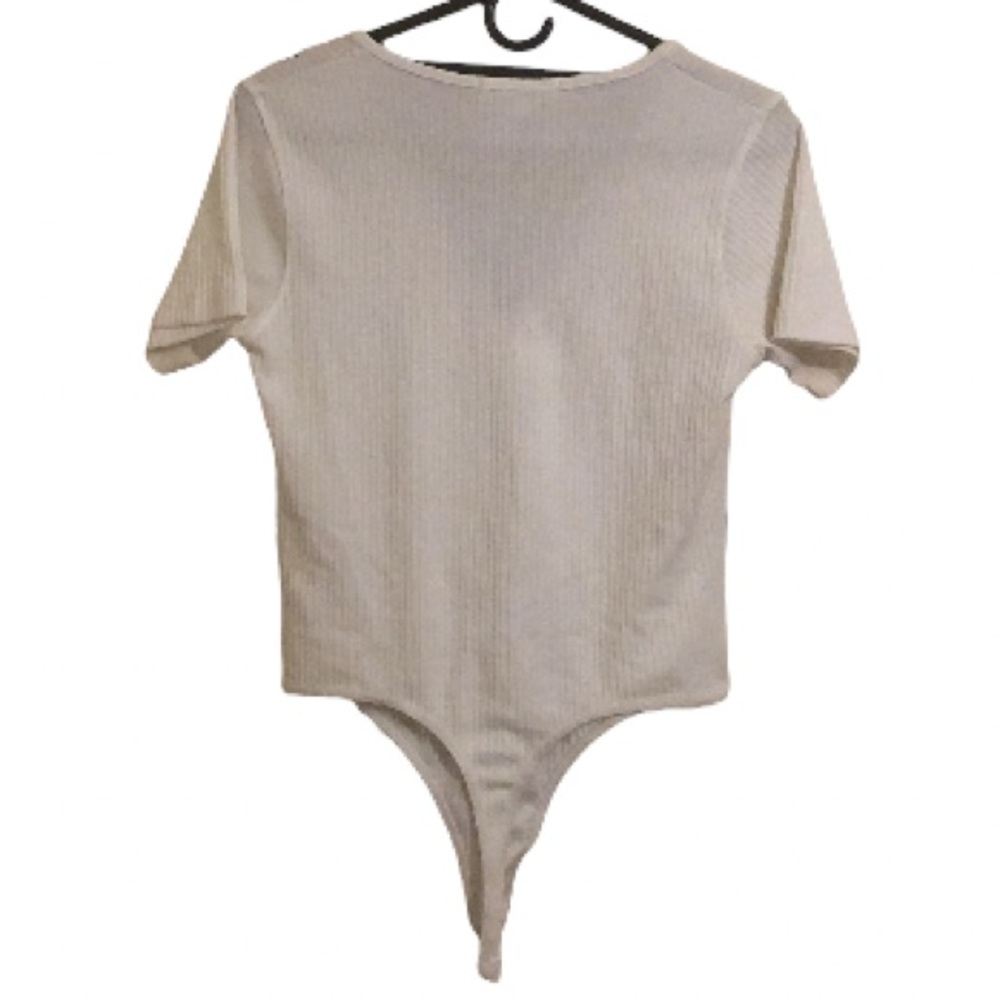 Missguided White Notch Neck Short Sleeve Ribbed Bodysuit - Picture 2 of 5